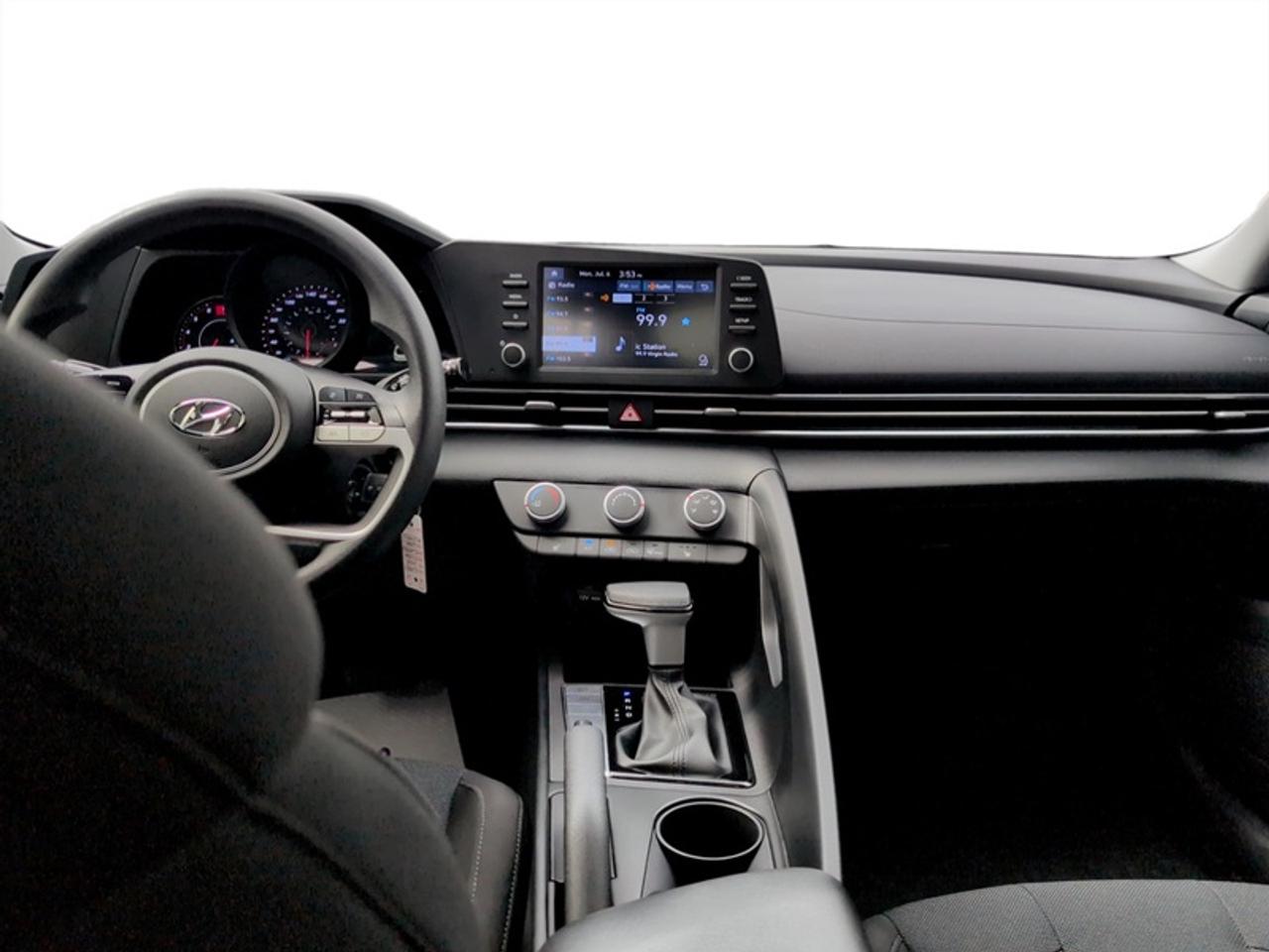 2023 Hyundai Elantra Essential  *APPLE CP - HTD SEATS* Photo