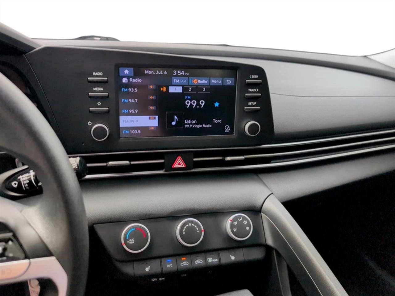 2023 Hyundai Elantra Essential  *APPLE CP - HTD SEATS* Photo
