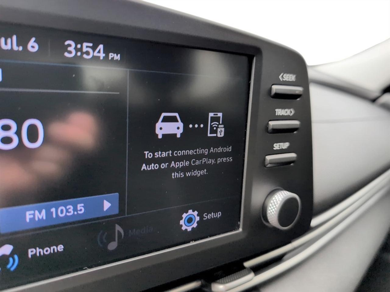 2023 Hyundai Elantra Essential  *APPLE CP - HTD SEATS* Photo