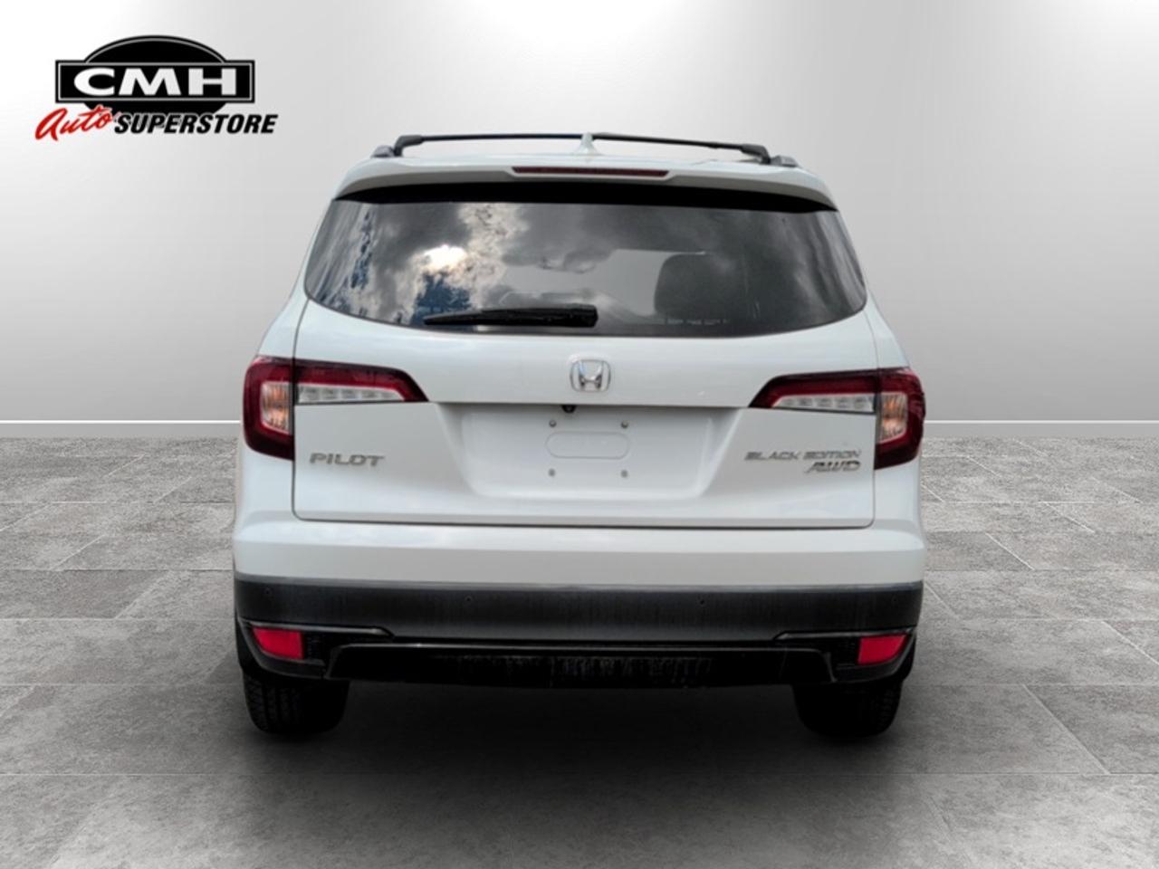 2020 Honda Pilot Black Edition  **LOW MILEAGE** Photo