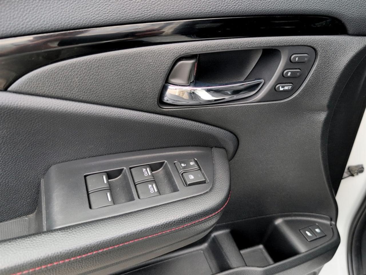 2020 Honda Pilot Black Edition  **LOW MILEAGE** Photo