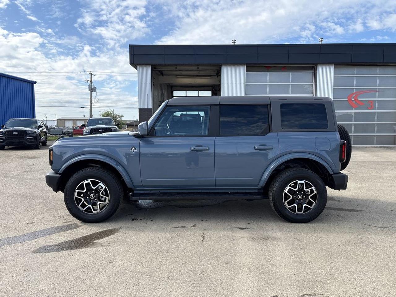 2024 Ford Bronco Outer Banks Photo3