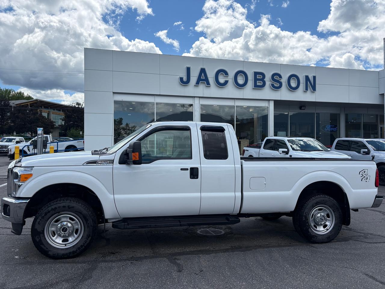 2016 Ford F-250 Super Duty SRW XLT Photo1