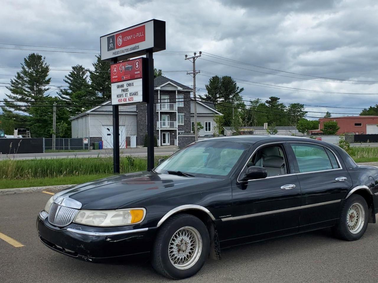 Used 1998 Lincoln Town Car CARTIER for sale in Sainte Sophie, QC