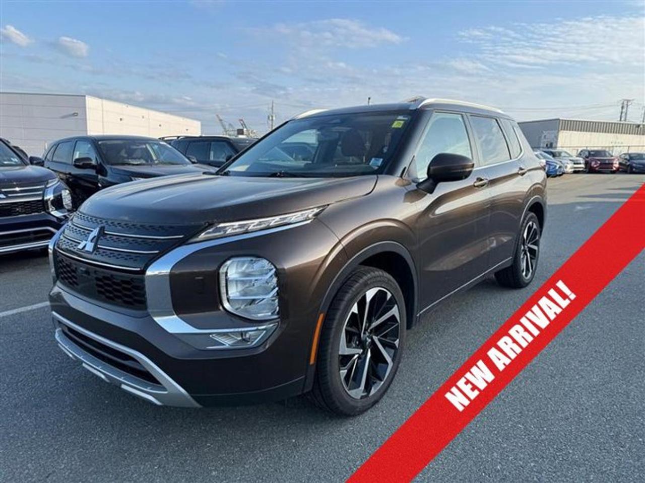 Recent Arrival! FACTORY WARRANTY UNTIL 2031 OR 160,000KMS!! 2022 Mitsubishi Outlander LE 4WD, Alloy wheels, Fully automatic headlights, Headlight cleaning, Heated front seats, Heated steering wheel, Navigation system: Powered by TOMTOM, Power Liftgate, Power moonroof, Rear Parking Sensors, Reclining 3rd row seat.Deep Bronze Metallic 2022 Mitsubishi Outlander LE 4WD CVT 2.5L 4-Cylinder DOHCSteele Mitsubishi has the largest and most diverse selection of preowned vehicles in HRM. Buy with confidence, knowing we use fair market pricing guaranteeing the absolute best value in all of our pre owned inventory!Steele Auto Group is one of the most diversified group of automobile dealerships in Canada, with 60 dealerships selling 29 brands and an employee base of well over 2300. Sales are up over last year and our plan going forward is to expand further into Atlantic Canada and the United States furthering our commitment to our Canadian customers as well as welcoming our new customers in the USA.