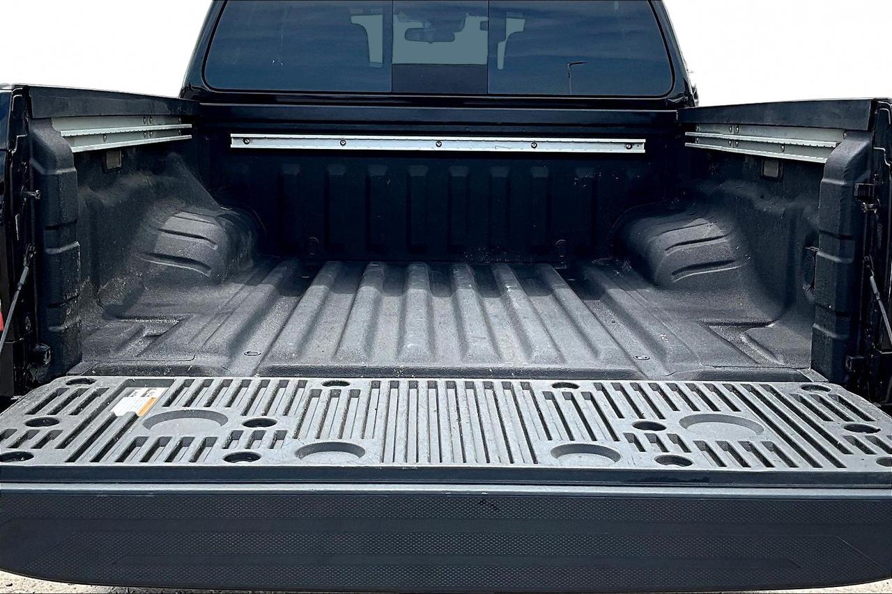 2024 Nissan Frontier V6 | 4X4 | CREW CAB | LOADED Photo