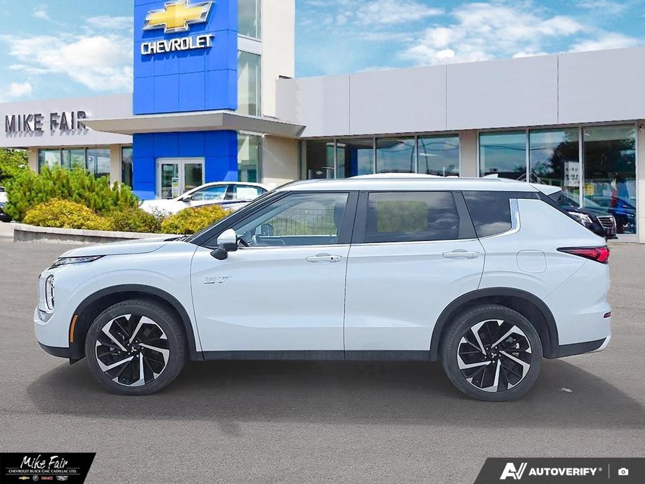 2025 Mitsubishi Outlander Plug-In Hybrid  Photo