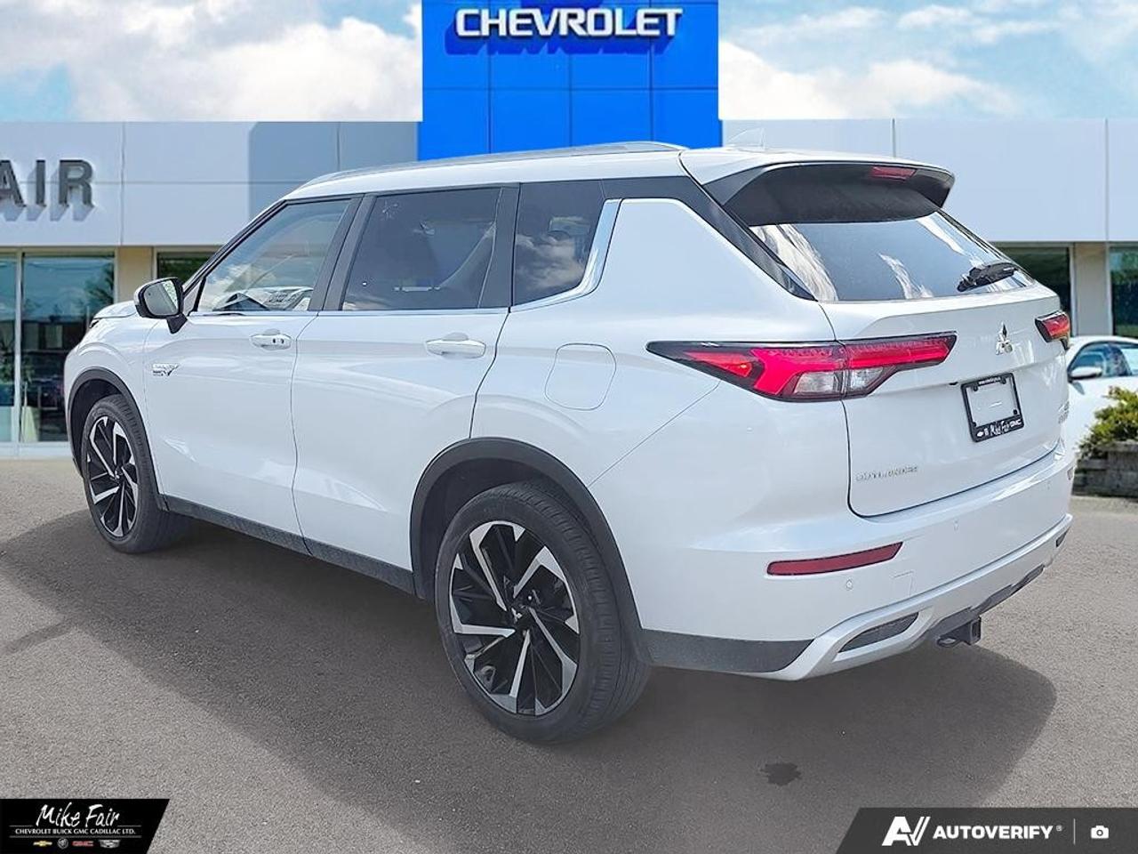 2025 Mitsubishi Outlander Plug-In Hybrid  Photo