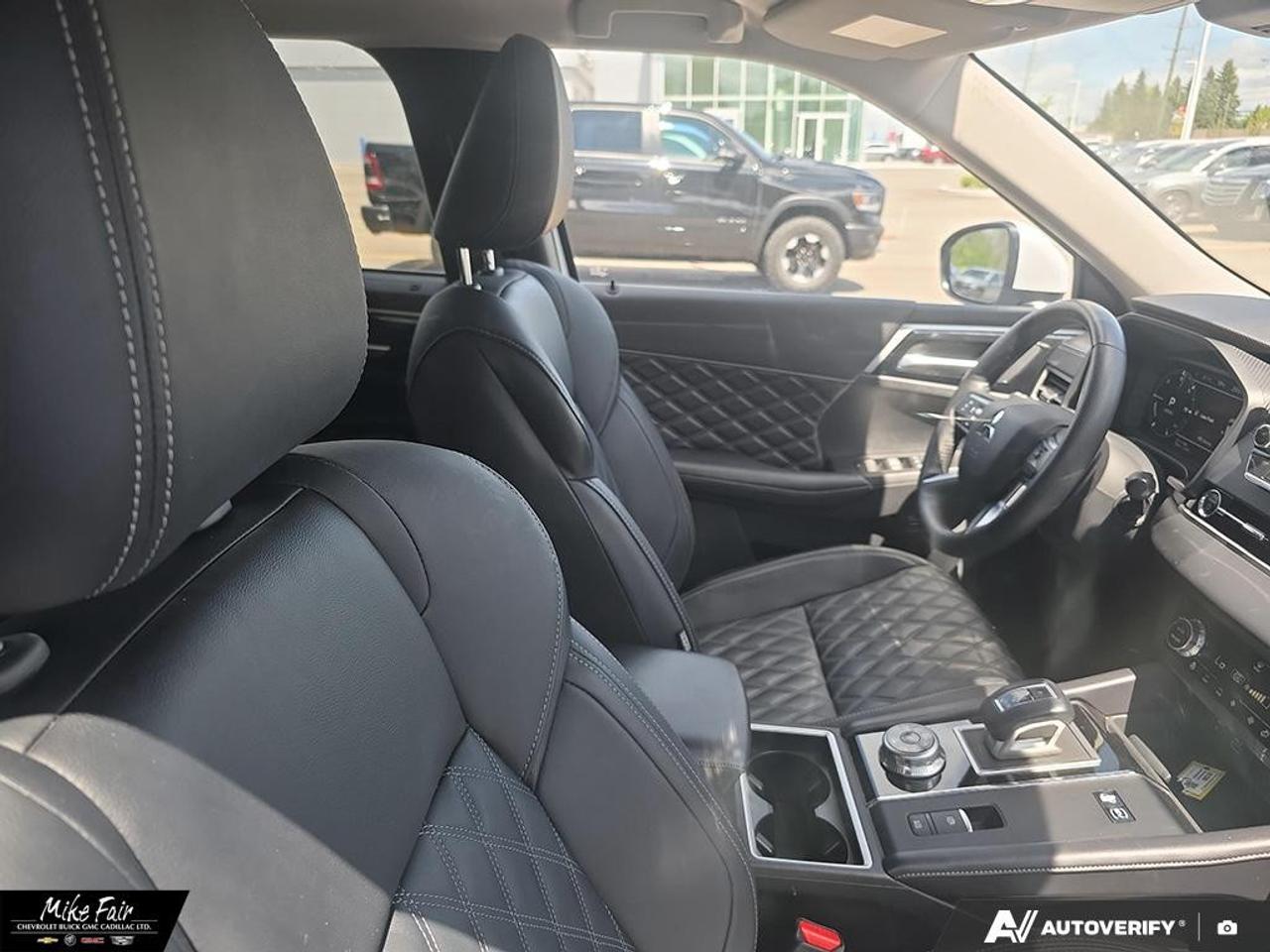 2025 Mitsubishi Outlander Plug-In Hybrid  Photo