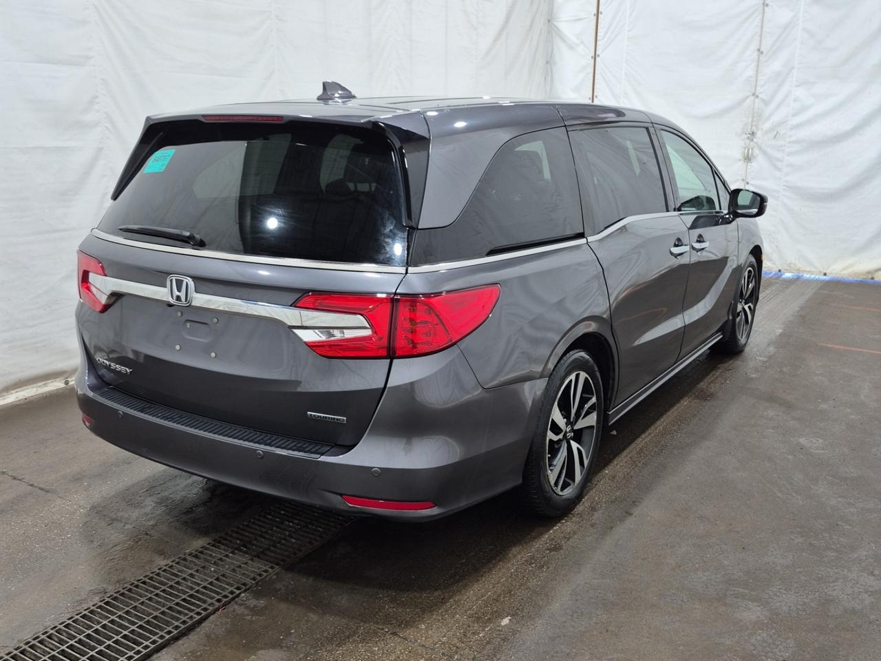 2019 Honda Odyssey TOURING | NO ACCIDENTS | ONE OWNER Photo3