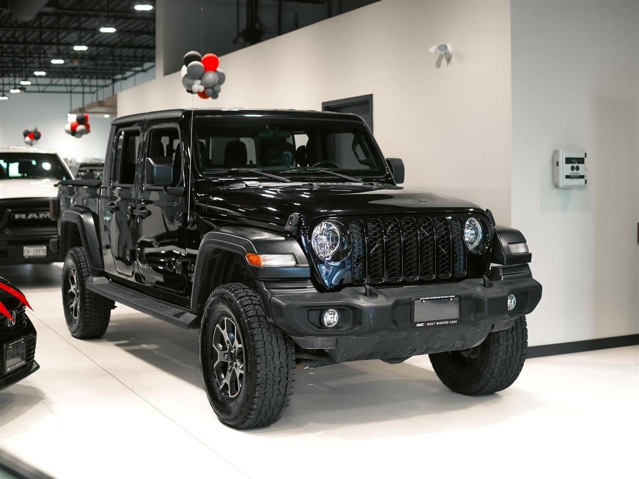 2020 Jeep Gladiator SPORT | S | 4X4 | NO ACCIDENTS | TECH | HARD TOP | TOW PKG Photo3