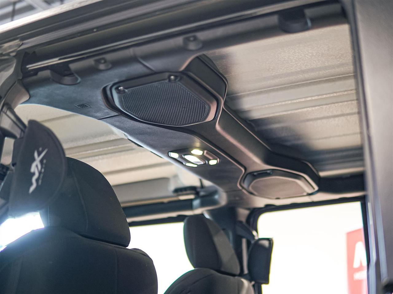 2020 Jeep Gladiator SPORT | S | 4X4 | NO ACCIDENTS | TECH | HARD TOP | TOW PKG Photo