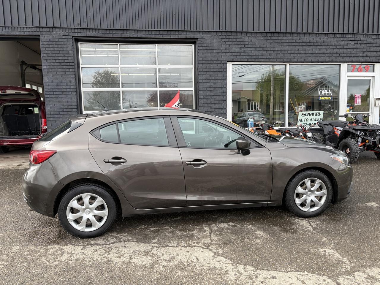 2015 Mazda MAZDA3 i Sport MT 5-Door