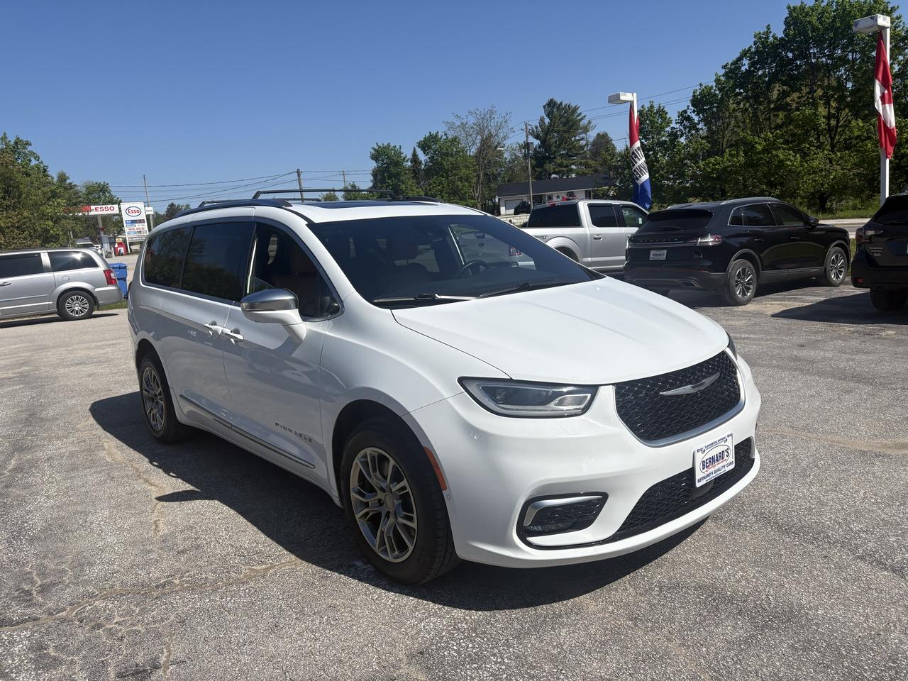 2022 Chrysler Pacifica Pinnacle Photo3