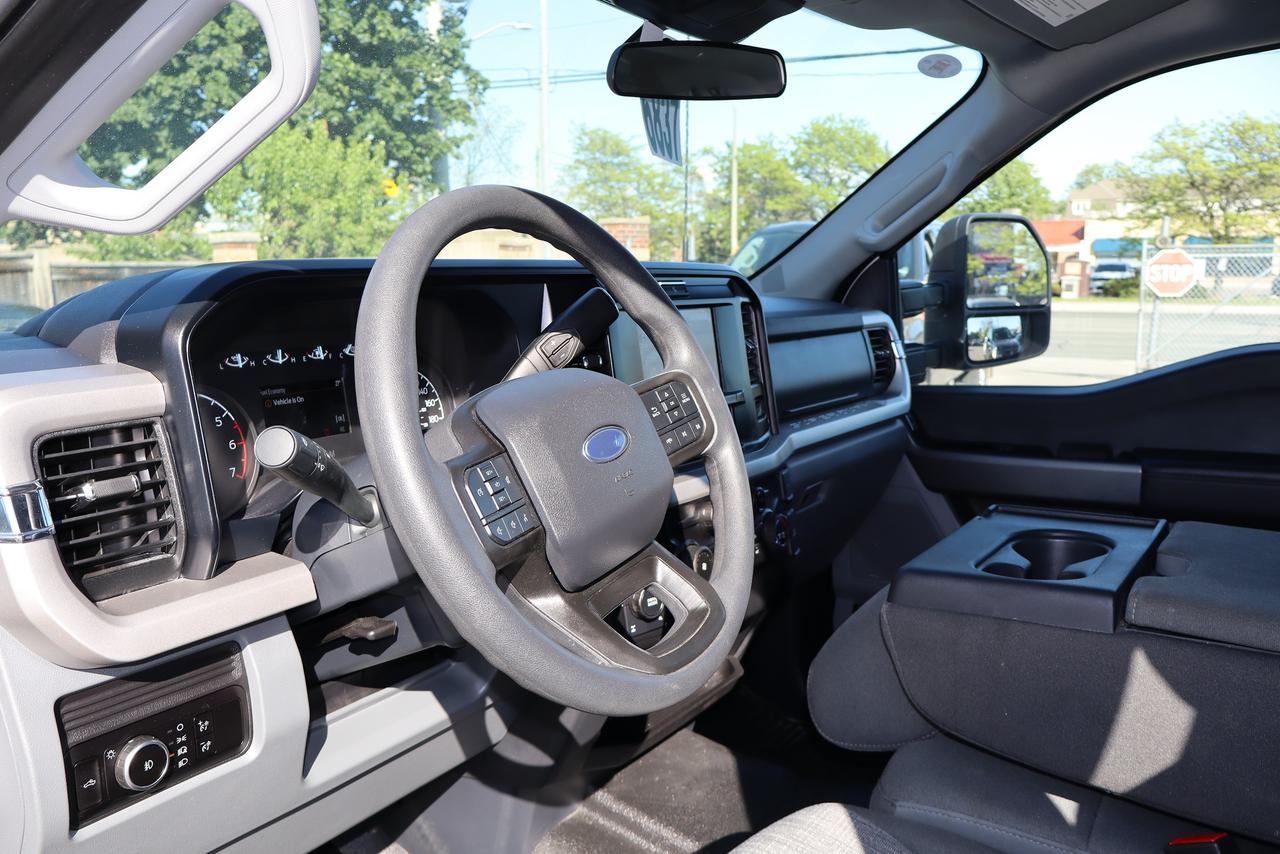 2025 Ford SUPER DUTY F-250 SRW XLT Photo