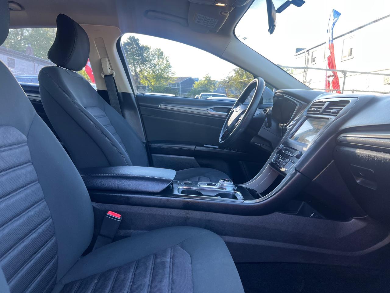 2017 Ford Fusion BACK CAM- NAV-Bluetooth-HEATED SEATS Photo