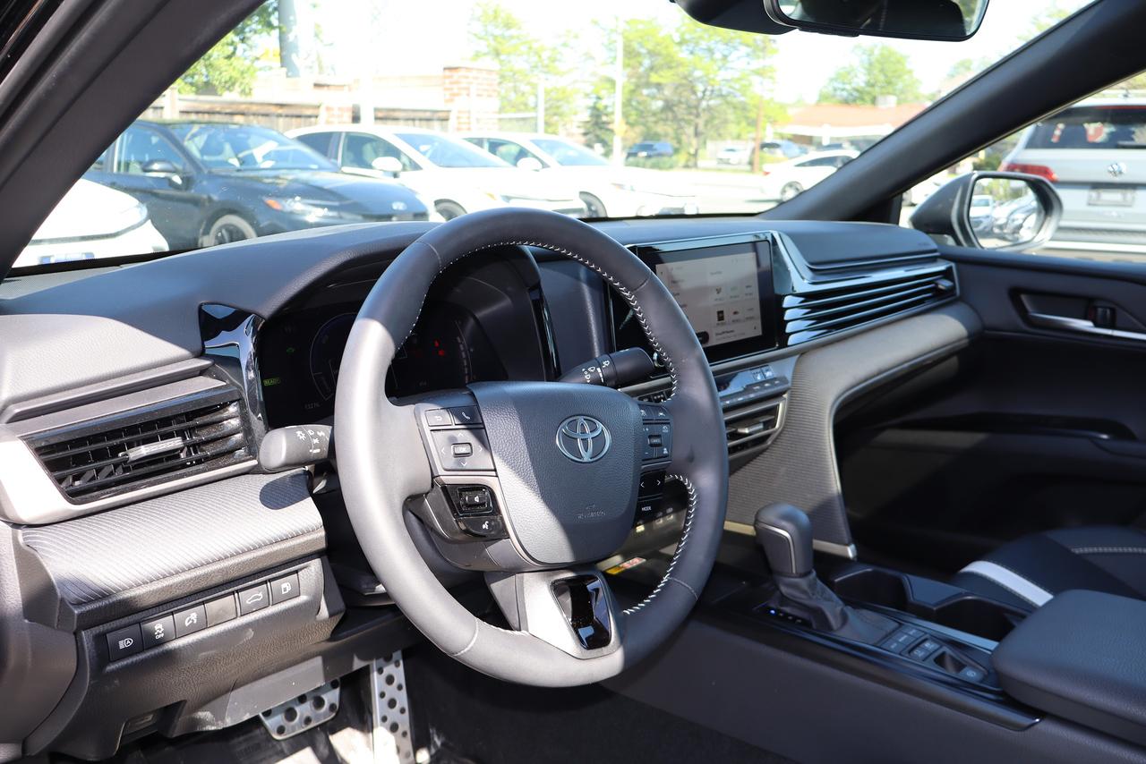 2026 Toyota Camry SE Hybrid Photo