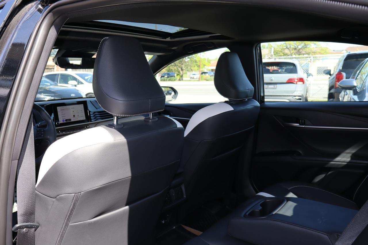 2026 Toyota Camry SE Hybrid Photo