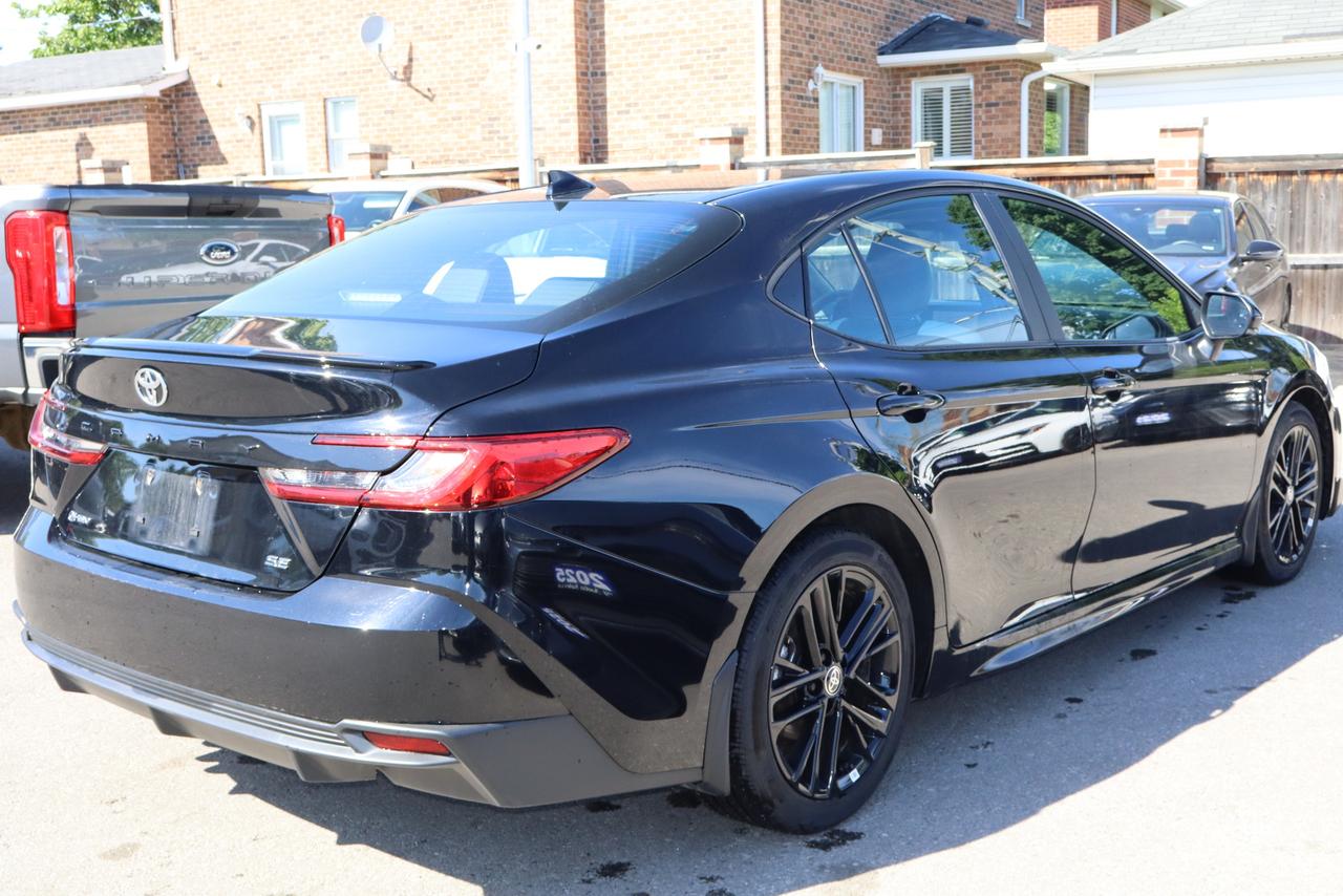 2026 Toyota Camry SE Hybrid Photo