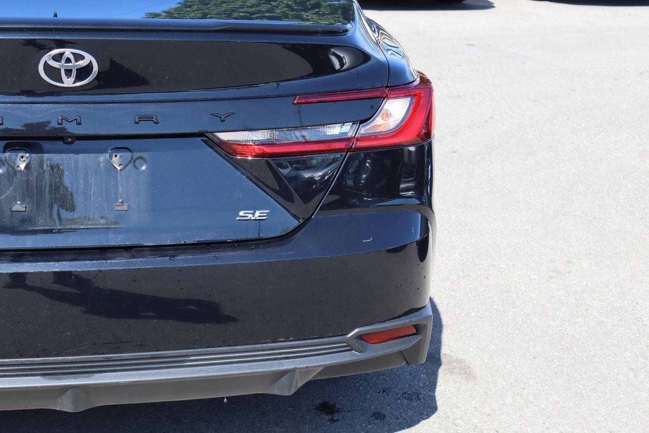 2026 Toyota Camry SE Hybrid Photo