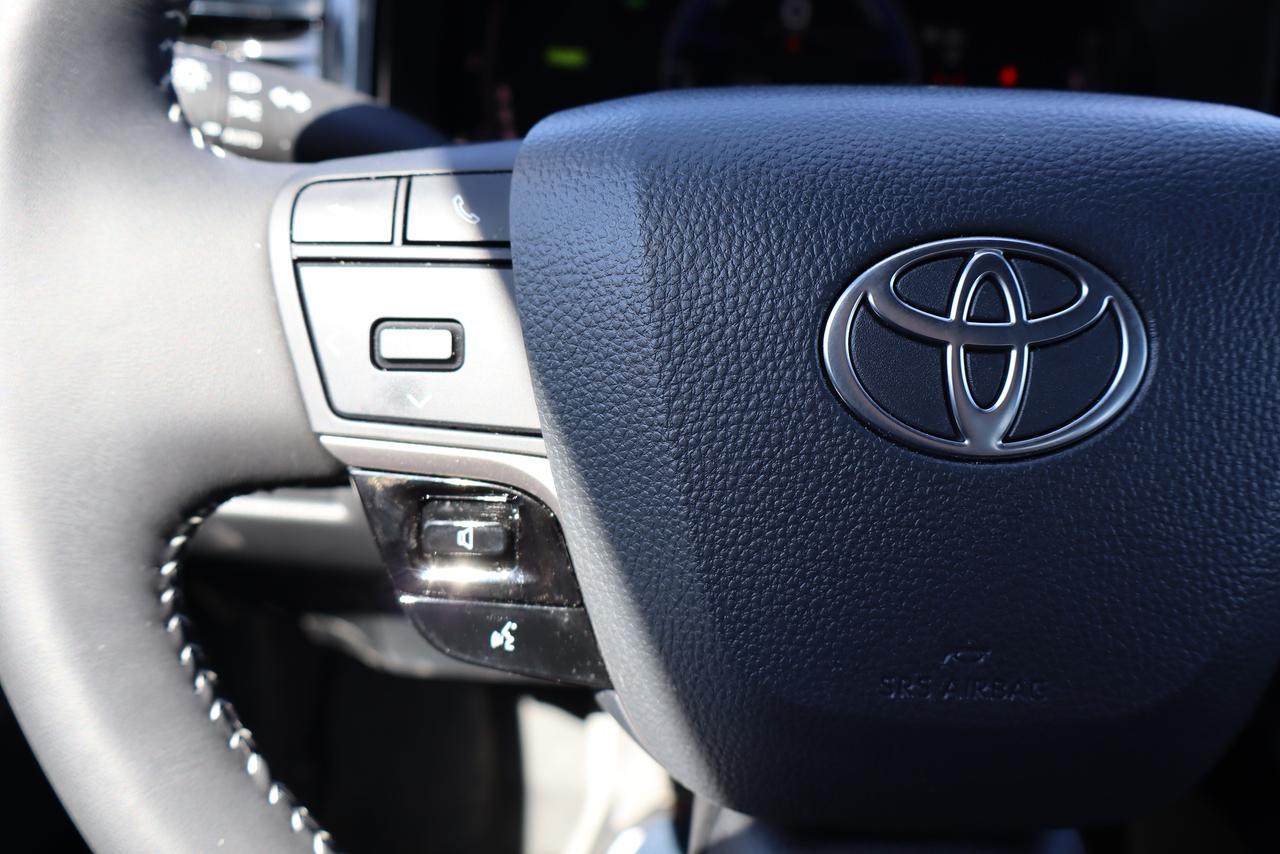 2026 Toyota Camry SE Hybrid Photo
