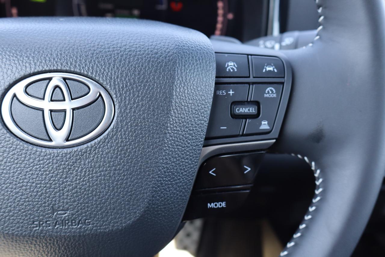 2026 Toyota Camry SE Hybrid Photo