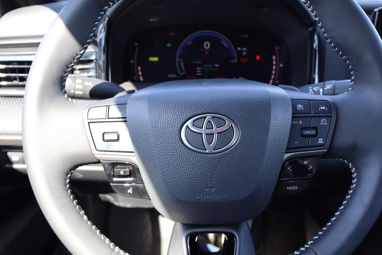 2026 Toyota Camry SE Hybrid Photo