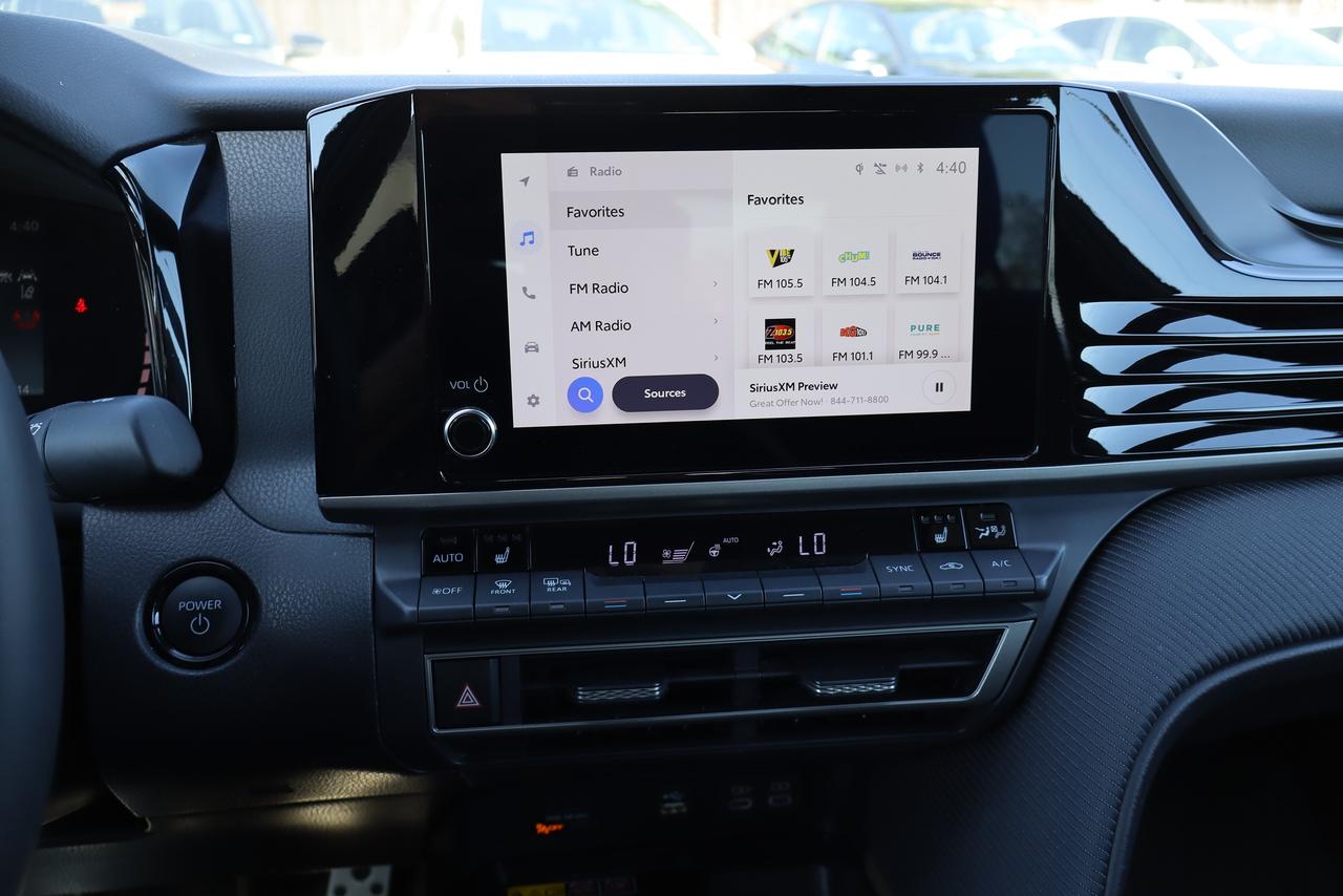 2026 Toyota Camry SE Hybrid Photo
