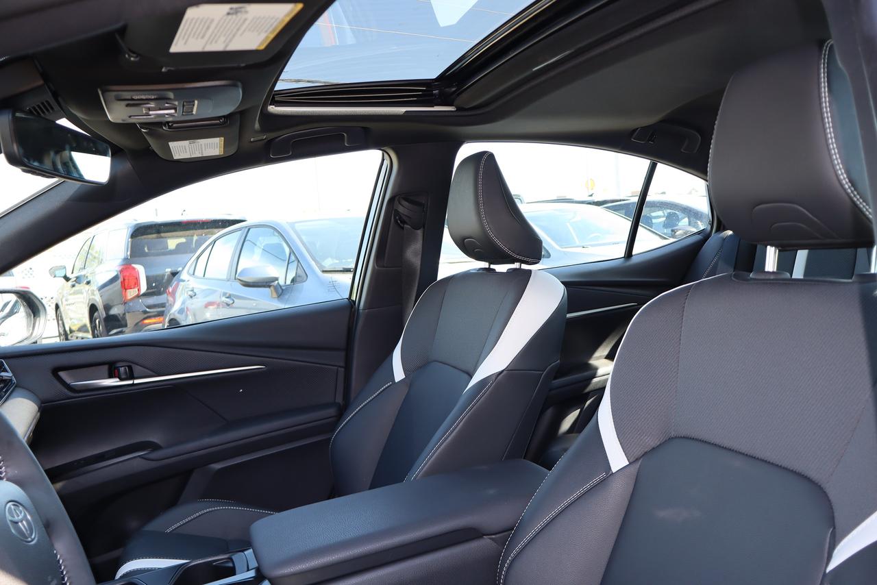 2026 Toyota Camry SE Hybrid Photo