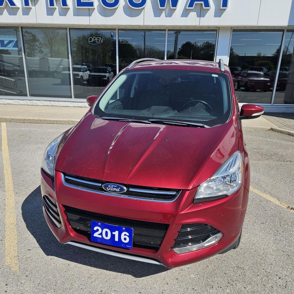 2016 Ford Escape TITANIUM, FWD, 2L ECO, LEATHER, NAV, AS TRADED! Photo1