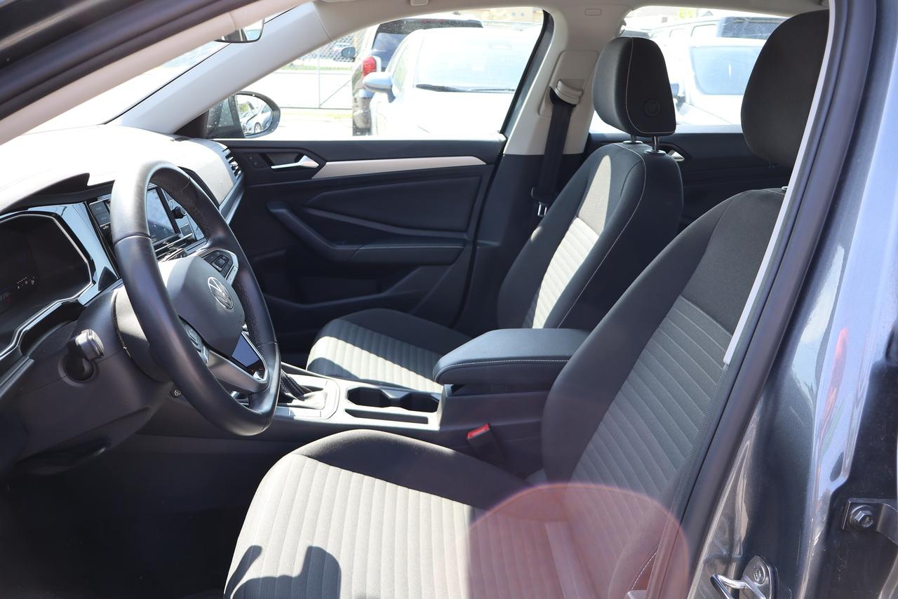 2024 Volkswagen Jetta TRENDLINE AUTO Photo