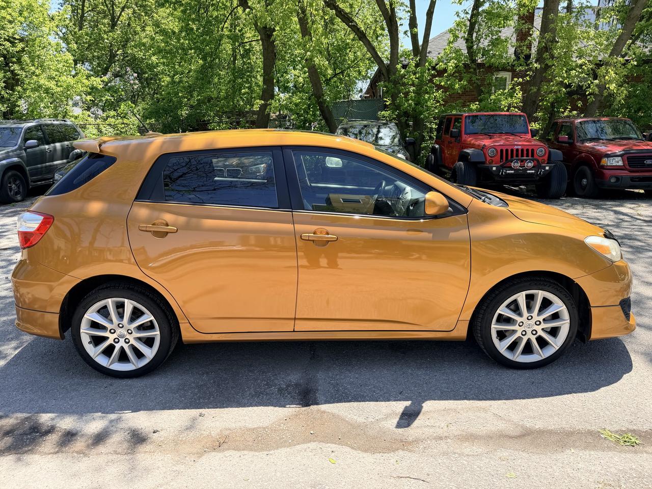 2009 Toyota Matrix XRS | 5-SPEED | SUNROOF Photo