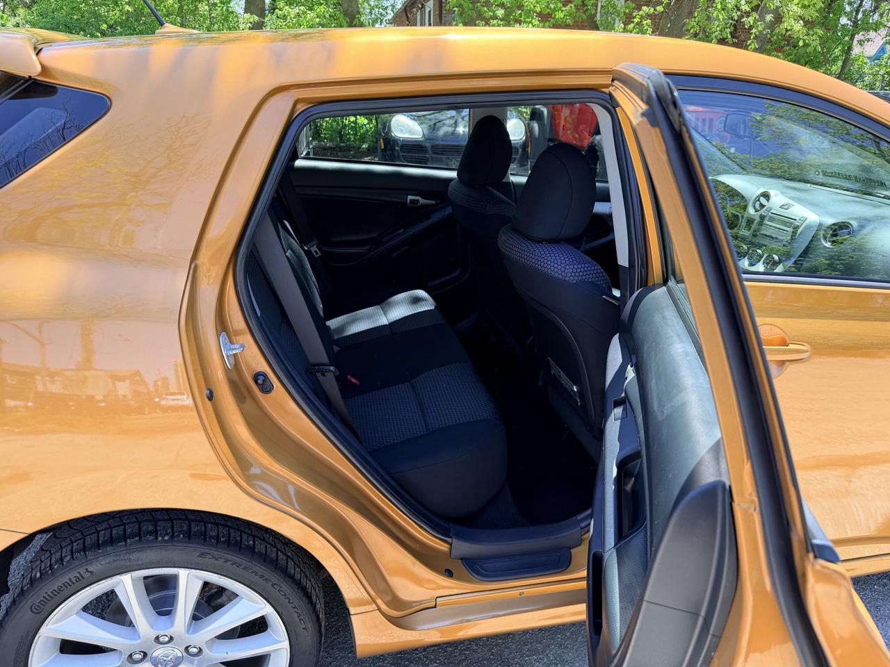 2009 Toyota Matrix XRS | 5-SPEED | SUNROOF Photo