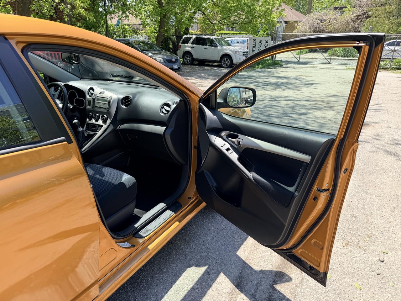 2009 Toyota Matrix XRS | 5-SPEED | SUNROOF Photo