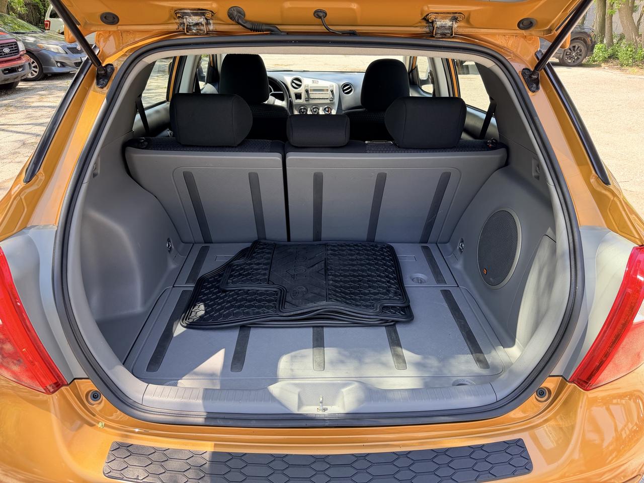 2009 Toyota Matrix XRS | 5-SPEED | SUNROOF Photo