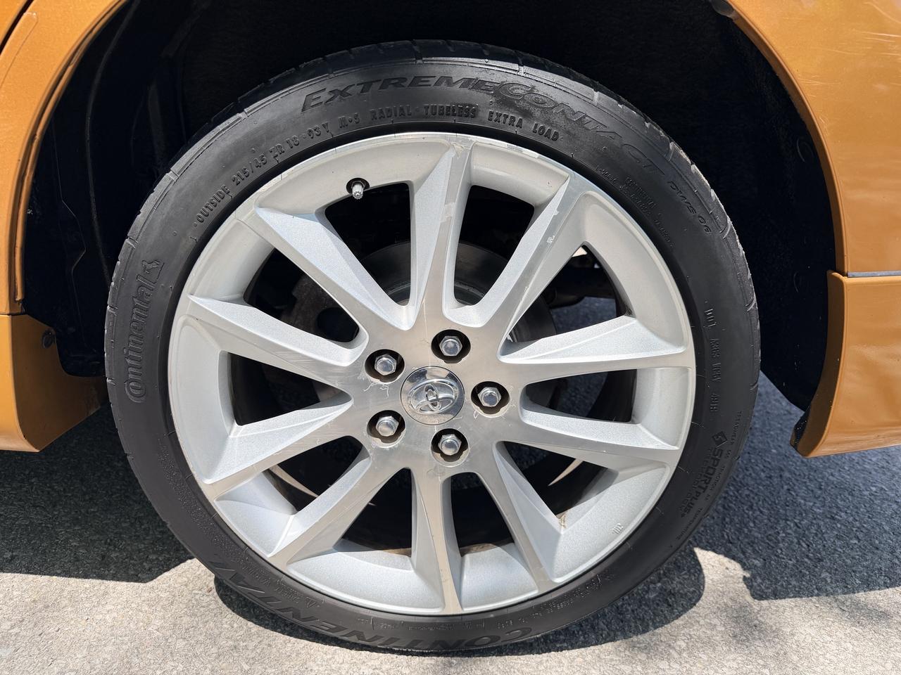 2009 Toyota Matrix XRS | 5-SPEED | SUNROOF Photo