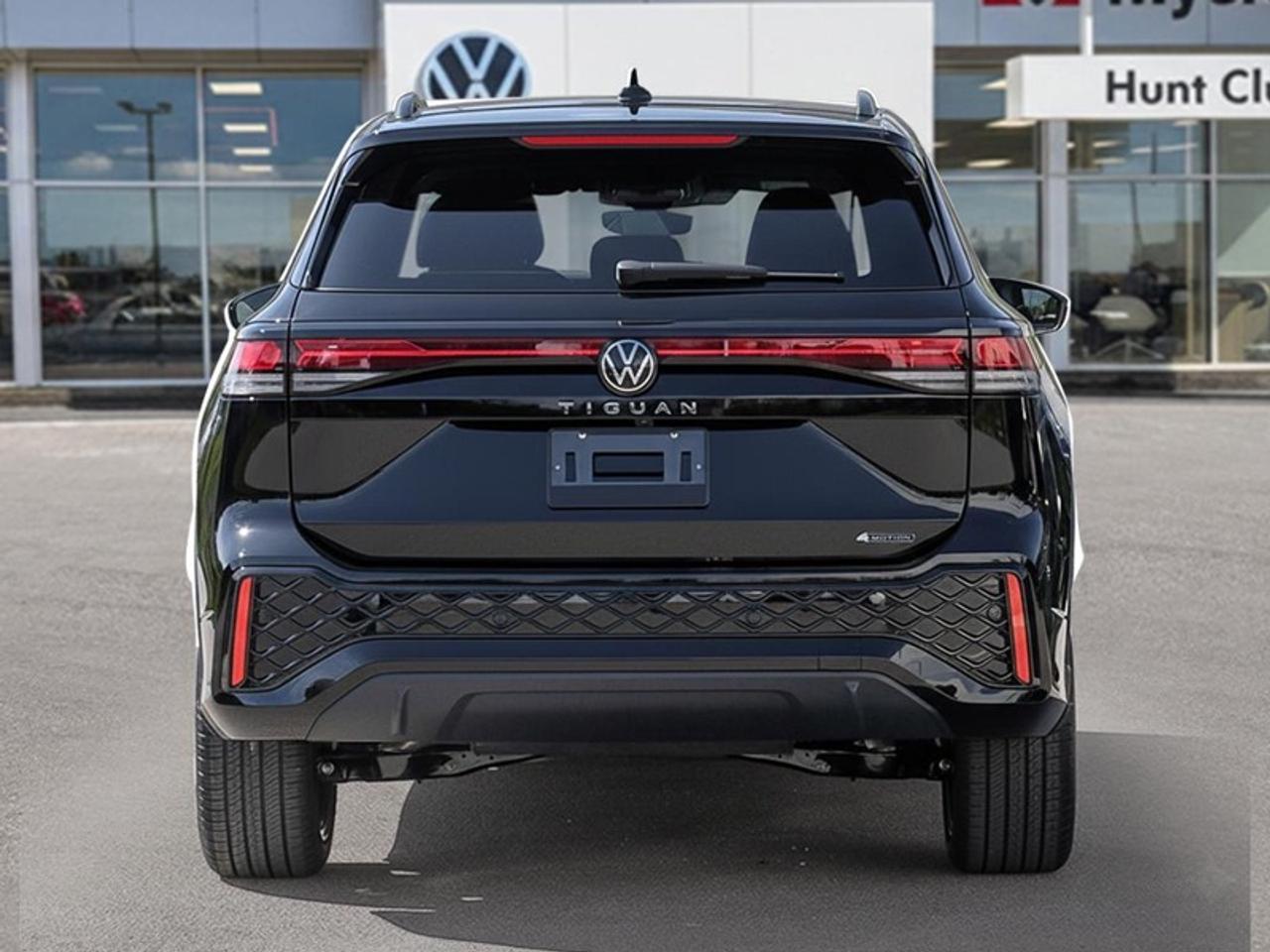 2026 Volkswagen Tiguan Comfortline R-Line Black Edition Photo4