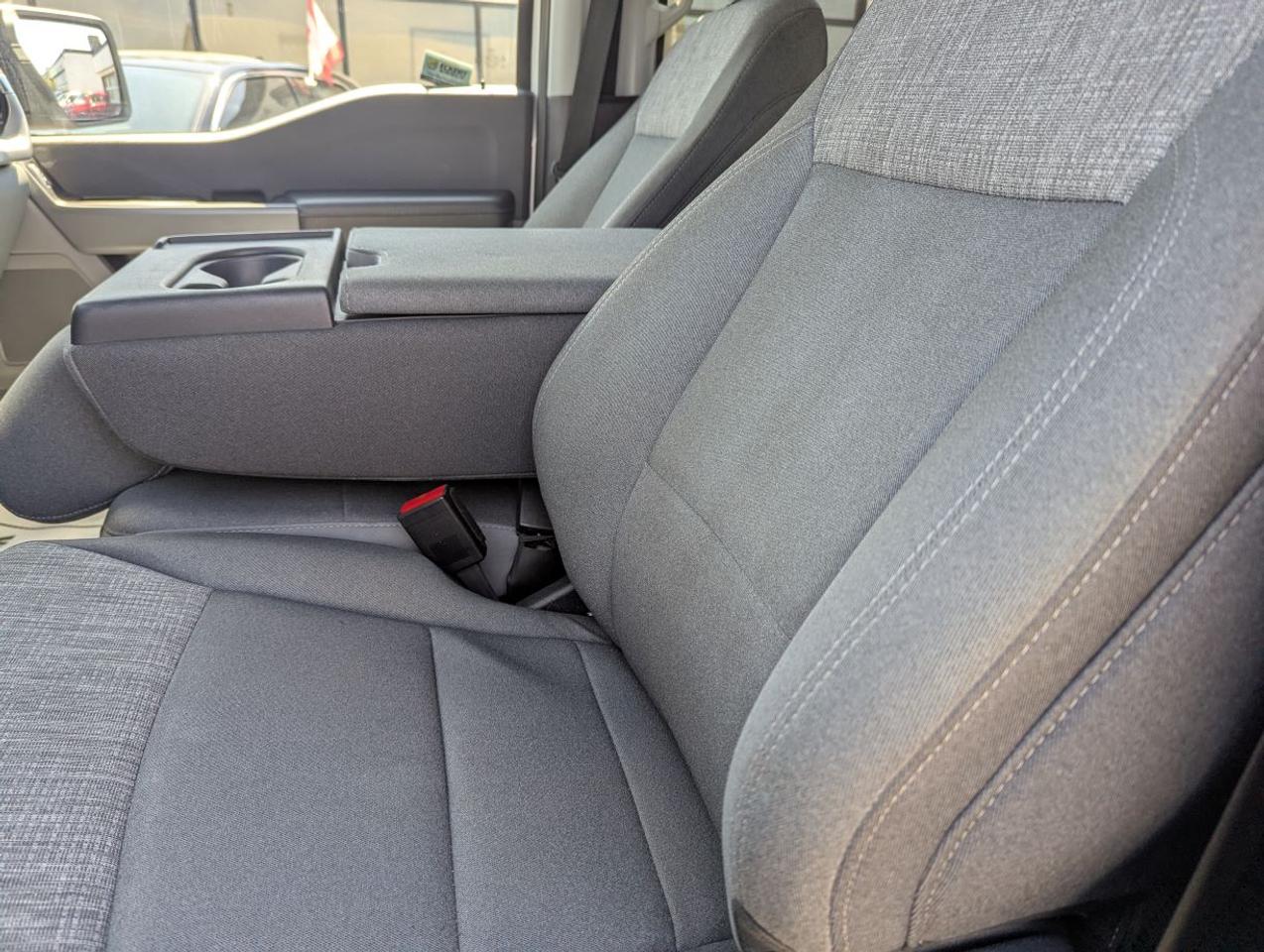 2022 Ford F-150 4WD SuperCrew 5.5' Box WITH NAVIGATION!! Photo