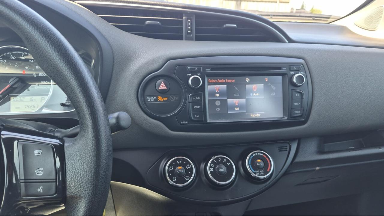 2018 Toyota Yaris LE, AUTO, HATCH, ONLY 74,000KMS, LOW KMS, CERT Photo
