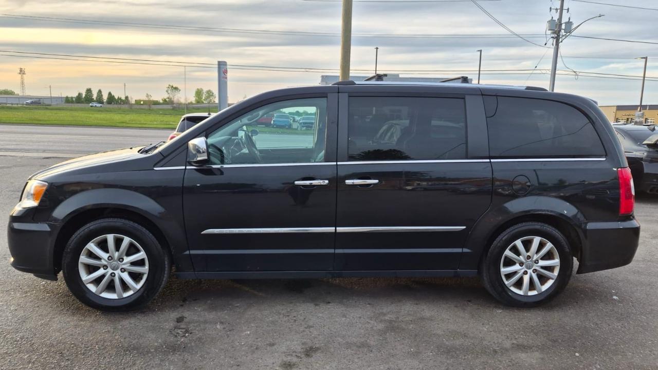 2016 Chrysler Town & Country AS IS, Limited, RUNS DRIVES WELL, WELL MAINTAINED Photo