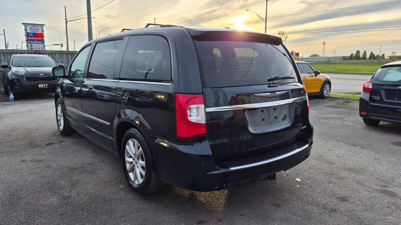 2016 Chrysler Town & Country AS IS, Limited, RUNS DRIVES WELL, WELL MAINTAINED Photo