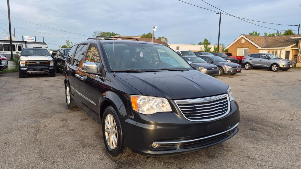 2016 Chrysler Town & Country AS IS, Limited, RUNS DRIVES WELL, WELL MAINTAINED Photo