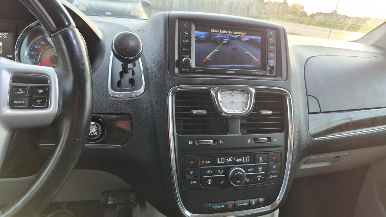 2016 Chrysler Town & Country AS IS, Limited, RUNS DRIVES WELL, WELL MAINTAINED Photo