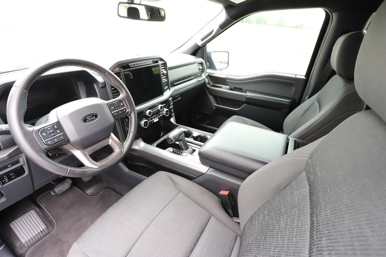 2024 Ford F-150 XLT 4WD SuperCrew 5.5' Box Photo1
