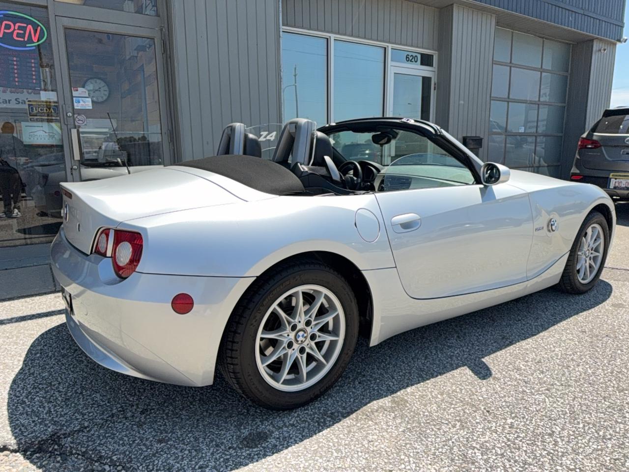 2005 BMW Z4 2.5i Photo
