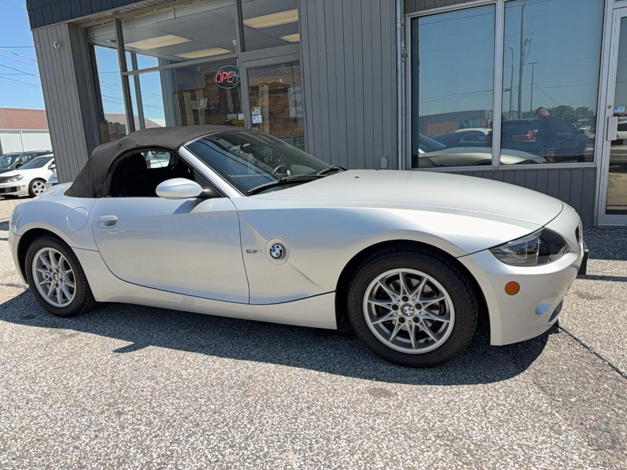 2005 BMW Z4 2.5i Photo