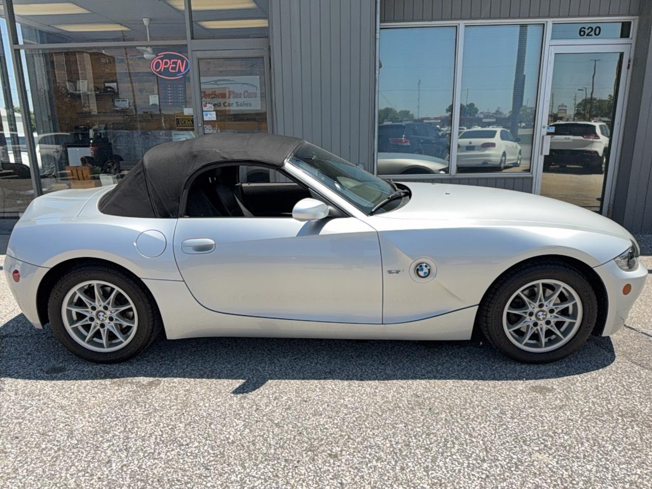 2005 BMW Z4 2.5i Photo