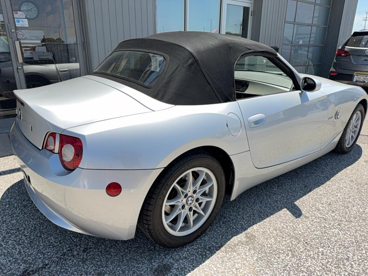 2005 BMW Z4 2.5i Photo
