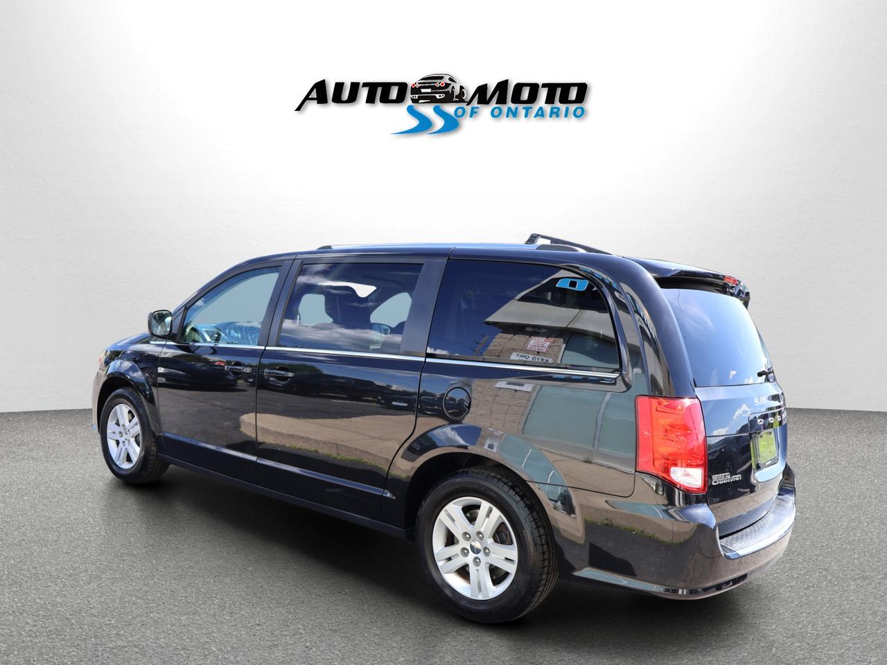2018 Dodge Grand Caravan CREW PLUS CERTIFIED *SERVICE RECORDS* CAMERA NAV BLUETOOTH DVD LEATHER HEATED SEATS CRUISE ALLOYS Photo
