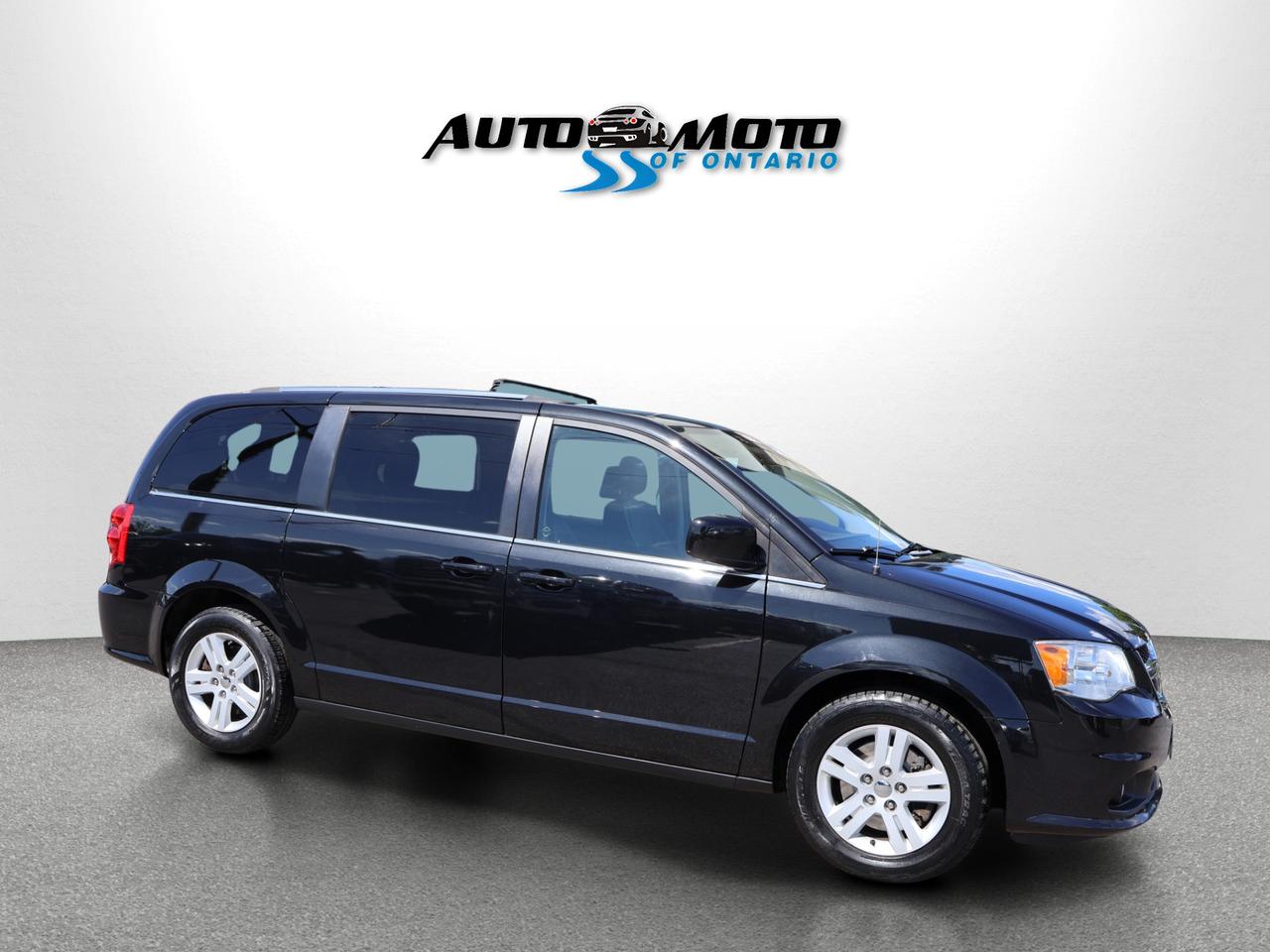 2018 Dodge Grand Caravan CREW PLUS CERTIFIED *SERVICE RECORDS* CAMERA NAV BLUETOOTH DVD LEATHER HEATED SEATS CRUISE ALLOYS Photo